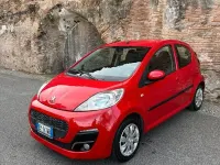 Usata Peugeot 107 Urban Move 68 CV (50 kW) 2013 Rosso Utilitaria