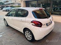 Usata Peugeot 208 Active 82 CV (60 kW) 2016 Bianco Utilitaria