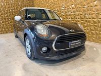Usata Mini Cooper D 115 CV (84 kW) 2015 Nero Utilitaria