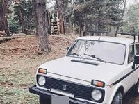 Usata Lada niva 80 CV (58 kW) 1997 Bianco SUV