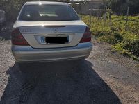 Usata Mercedes E220 Elegance 122 CV (89 kW) 2005 Grigio Berlina