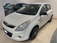 Usata Hyundai i20 Comfort 78 CV (57 kW) 2010 Bianco Berlina