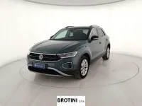 Usata VW T-Roc Life 110 CV (80 kW) 2023 Blu SUV