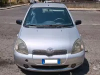 Usata Toyota Yaris Sol 86 CV (63 kW) 2001 Grigio Berlina