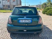 Begagnad Mini ONE 90 HK (66 kW) 2004 Grön Halvkombi