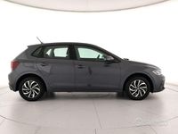 Usata VW Polo Life 95 CV (69 kW) 2023 Smoky grey metallizzato Utilitaria