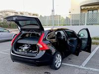 Usata Volvo V60 115 CV (84 kW) 2016 Nero Station wagon