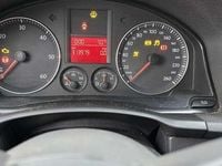 Usado VW Golf IV Trendline 105 CV (77 kW) 2005 Plateado Berlina