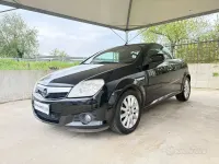 Usata Opel Tigra 90 CV (66 kW) 2005 Nero Cabrio