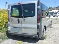Usado Renault Traffic 100 CV (73 kW) 2005 Gris Monovolumen