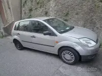 Usata Ford Fiesta 75 CV (55 kW) 2004 Grigio Utilitaria