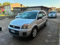 Usata Ford Fusion 80 CV (58 kW) 2004 Grigio Utilitaria