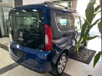 Usata Fiat Doblò Lounge 105 CV (77 kW) 2023 Blu Monovolume