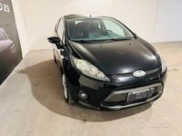 Usata Ford Fiesta 95 CV (69 kW) 2011 Nero Berlina