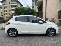 Usata Peugeot 208 Allure 92 CV (67 kW) 2015 Bianco Utilitaria