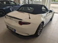 Usata Mazda MX5 132 CV (97 kW) 2023 Arctic white Cabrio