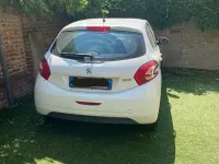 Usata Peugeot 208 68 CV (50 kW) 2015 Bianco Utilitaria
