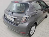 Usata Toyota Yaris Hybrid Lounge 75 CV (55 kW) 2013 Grigio Berlina