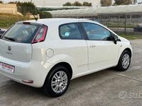 Usata Fiat Punto Easy 77 CV (56 kW) 2012 Bianco Utilitaria