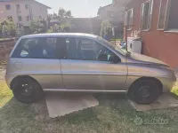 Usata Lancia Ypsilon 80 CV (58 kW) 2001 Grigio Utilitaria