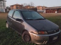Usado Fiat Punto 80 CV (58 kW) 2001 Gris Berlina