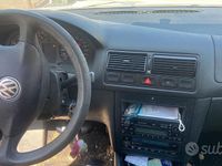 Usata VW Golf IV 105 CV (77 kW) 2001 Bianco Utilitaria