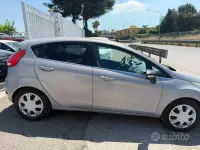 Usata Ford Fiesta Titanium 92 CV (67 kW) 2011 Blu Berlina