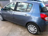 Usata Renault Clio II Dynamique 75 CV (55 kW) 2011 Grigio Berlina