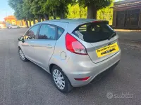 Usata Ford Fiesta 75 CV (55 kW) 2015 Grigio Utilitaria