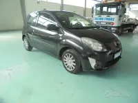 Usado Renault Twingo Dynamique 58 CV (42 kW) 2010 Negro Utilitario