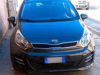 Usata Kia Rio Active 75 CV (55 kW) 2015 Grigio Berlina