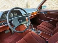 Begagnad Mercedes 280 156 HK (114 kW) 1988 Vit Sedan