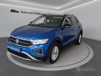 Usata VW T-Roc Life 110 CV (80 kW) 2023 Blu ravenna met /tetto nero SUV
