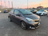 Usata Toyota Yaris Lounge 69 CV (50 kW) 2014 Grigio Berlina
