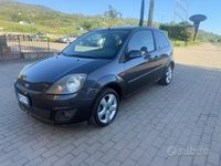 Usata Ford Fiesta Titanium 68 CV (50 kW) 2008 Grigio Utilitaria