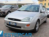 Usado Ford Focus Ghia 101 HP (74 kW) 2001 Prateado Carrinha