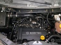 Usata Opel Agila 65 CV (47 kW) 2014 Grigio Utilitaria