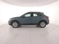 Usata VW T-Roc Life 150 CV (110 kW) 2025 Petroleum blue metallizzato nero SUV