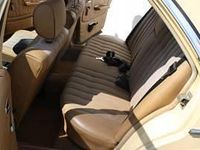 Usata Mercedes 200 60 CV (44 kW) 1981 Giallo Berlina