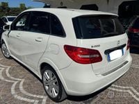 Käytetty Mercedes B200 Premium 156 HP (114 kW) 2014 Valkoinen Tila-auto