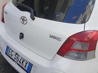 Usata Toyota Yaris 69 CV (50 kW) 2011 Bianco Berlina