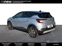 Usata Renault Captur Techno 101 CV (74 kW) 2023 Grigio chiaro SUV