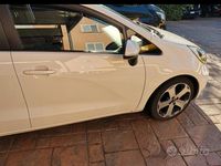 Usata Kia Rio 75 CV (55 kW) 2013 Bianco Utilitaria