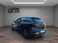 Usata VW Polo Life 95 CV (69 kW) 2023 Grigio Utilitaria