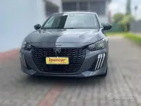 Usata Peugeot 208 Allure 101 CV (74 kW) 2025 Grigio Utilitaria
