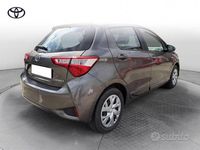 Usata Toyota Yaris Hybrid Cool 101 CV (74 kW) 2018 Grigio Berlina