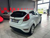 Usata Ford Fiesta Titanium 82 CV (60 kW) 2011 Bianco Utilitaria