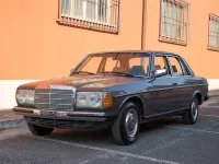 Usata Mercedes E230 136 CV (100 kW) 1982 Marrone Berlina