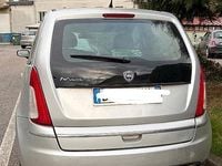 Usado Lancia Delta 75 CV (55 kW) 2009 Gris Utilitario