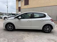 Usata Peugeot 208 68 CV (50 kW) 2013 Bianco Utilitaria